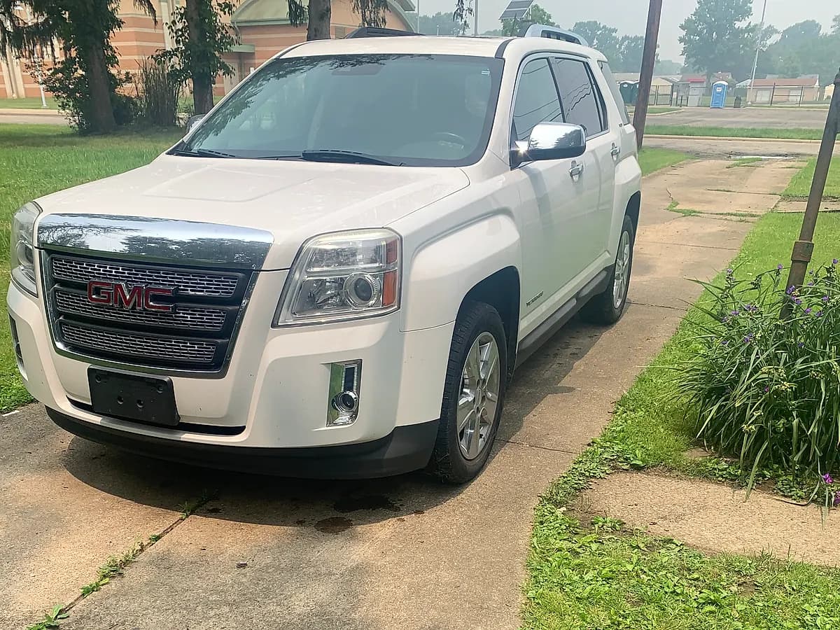 White 2015 GMC Terrain SLT SUV we bought for cash, parked in a driveway